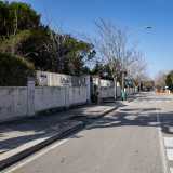 L�istituto si trova al civico 7 di via Morelli e Silvati, proseguimento di via Bari, strada costellata da antichi e colorati edifici in stile liberty